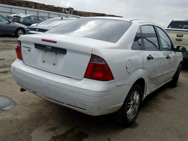 1FAFP34N17W297838 - 2007 FORD FOCUS ZX4 WHITE photo 4