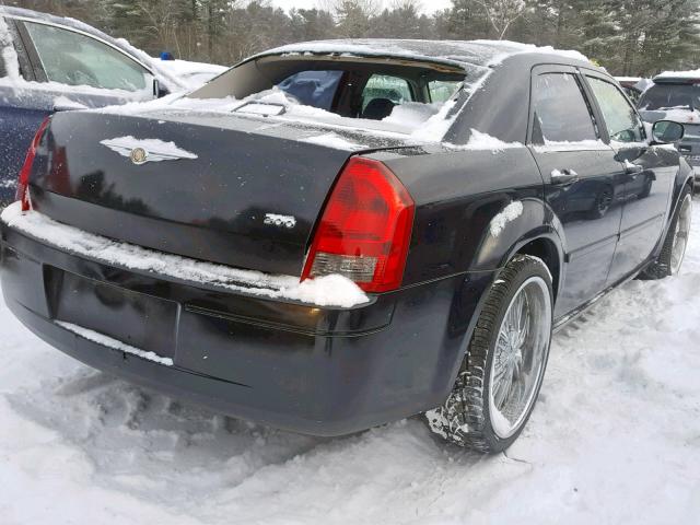 2C3JA43R65H652163 - 2005 CHRYSLER 300 BLACK photo 4