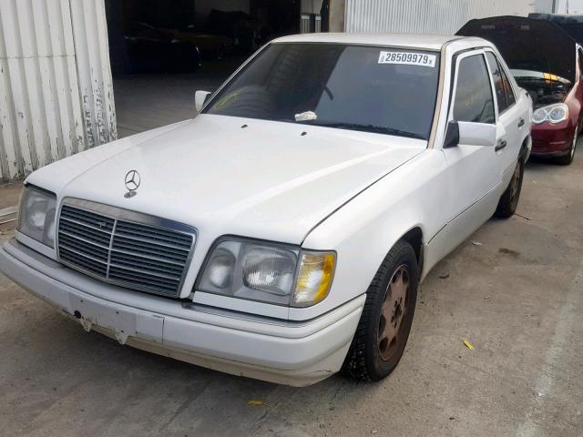 WDBEA32E4SC209559 - 1995 MERCEDES-BENZ E 320 BASE WHITE photo 2