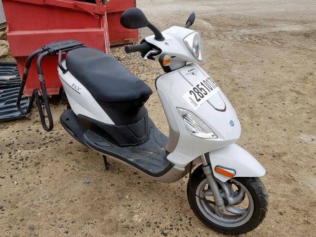 ZAPM578F694000738 - 2009 PIAGGIO FLY 50 WHITE photo 1