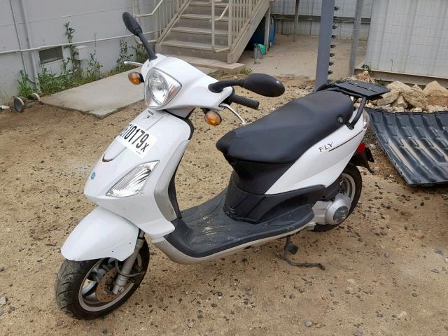 ZAPM578F694000738 - 2009 PIAGGIO FLY 50 WHITE photo 2