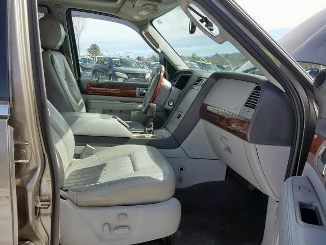 5LMFU28R04LJ28863 - 2004 LINCOLN NAVIGATOR 灰色 照片 5