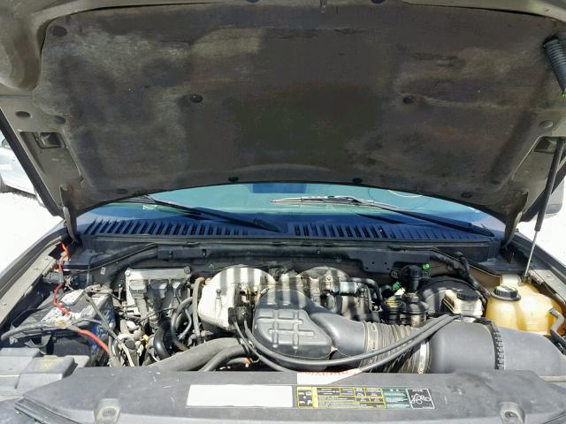 5LMFU28R04LJ28863 - 2004 LINCOLN NAVIGATOR 灰色 照片 7