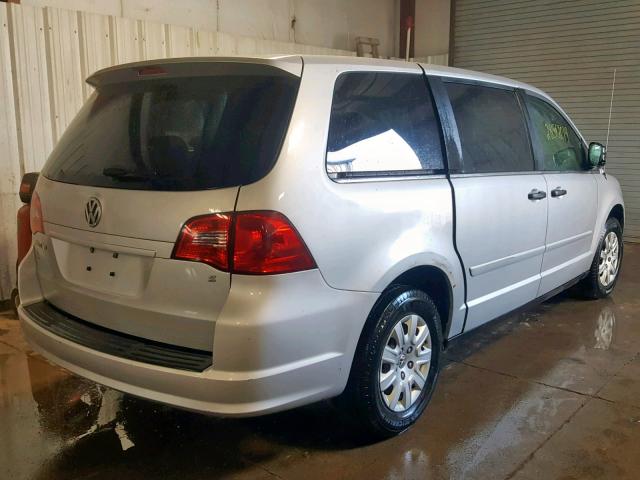 2V4RW4D13AR158863 - 2010 VOLKSWAGEN ROUTAN S SILVER photo 4