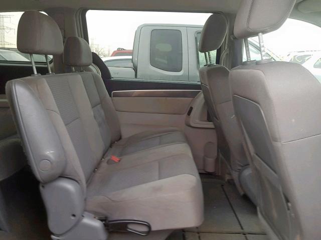 2V4RW4D13AR158863 - 2010 VOLKSWAGEN ROUTAN S SILVER photo 6