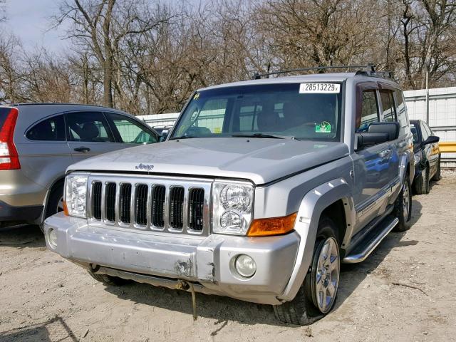 1J8HG58246C220338 - 2006 JEEP COMMANDER SILVER photo 2