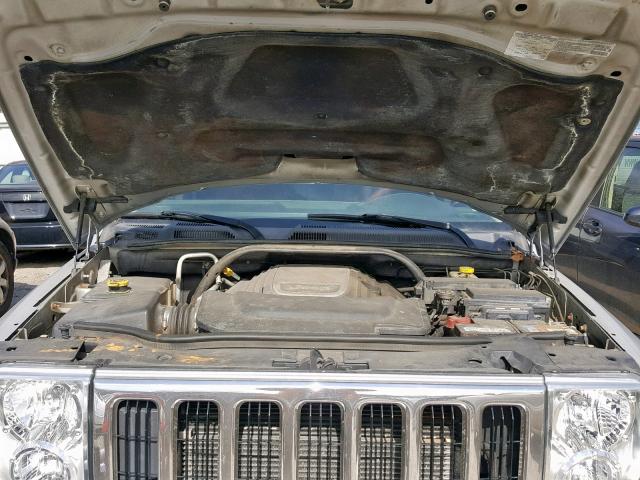 1J8HG58246C220338 - 2006 JEEP COMMANDER SILVER photo 7