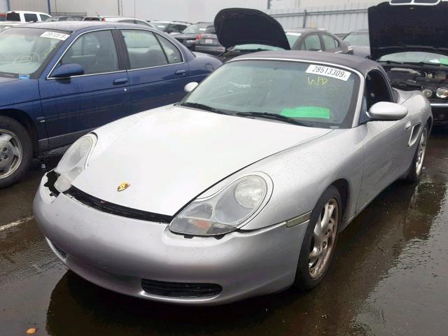 WP0CA2989YU620400 - 2000 PORSCHE BOXSTER SILVER photo 2