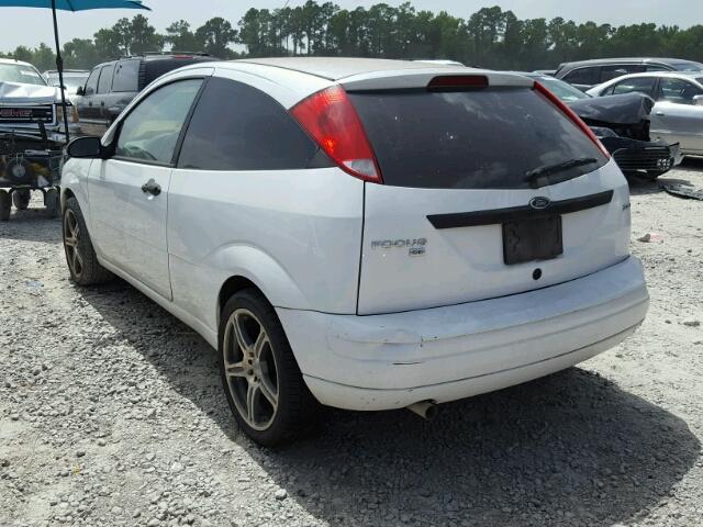 1FAFP31N66W162650 - 2006 FORD FOCUS ZX3 WHITE photo 3