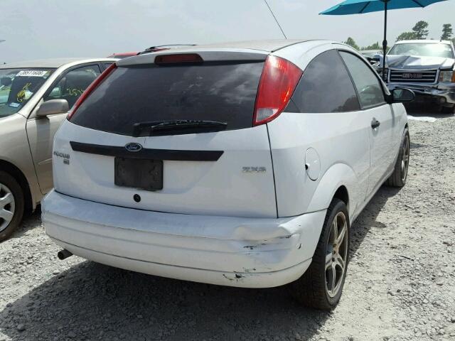 1FAFP31N66W162650 - 2006 FORD FOCUS ZX3 WHITE photo 4