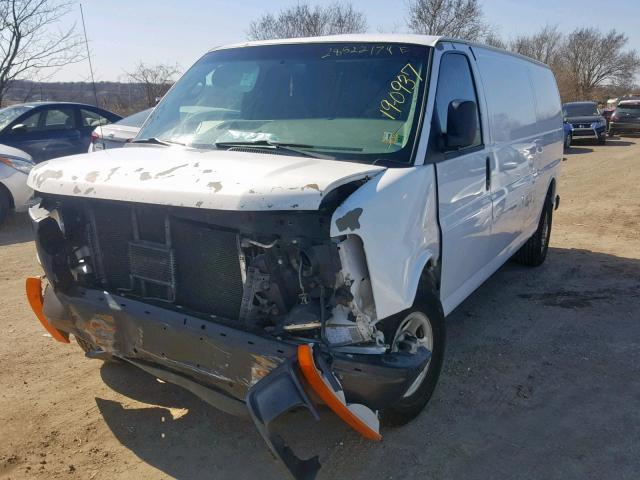 1GTGG29C581912857 - 2008 GMC SAVANA G25 WHITE photo 2