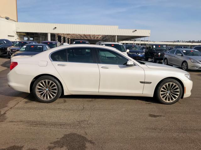 WBAKA4C50BC613237 - 2011 BMW 740 I WHITE photo 10