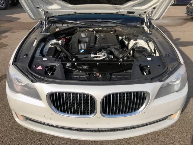 WBAKA4C50BC613237 - 2011 BMW 740 I WHITE photo 8