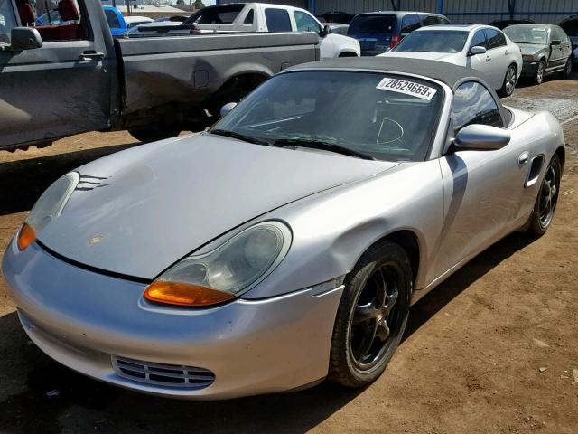 WP0CA2988YU624101 - 2000 PORSCHE BOXSTER GRAY photo 2