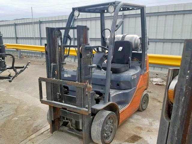 11468 - 2008 TOYOTA FORKLIFT TWO TONE photo 2