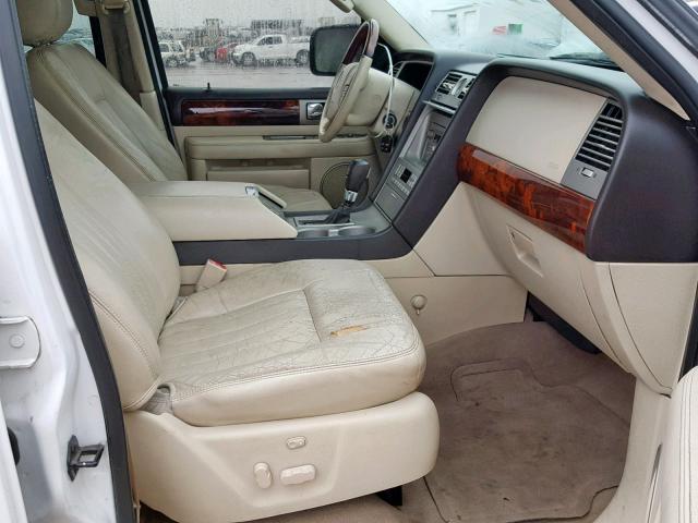 5LMFU27R43LJ47223 - 2003 LINCOLN NAVIGATOR WHITE photo 5