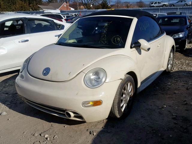 3VWCM31Y74M324747 - 2004 VOLKSWAGEN NEW BEETLE WHITE photo 2