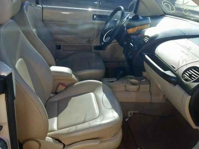 3VWCM31Y74M324747 - 2004 VOLKSWAGEN NEW BEETLE WHITE photo 5