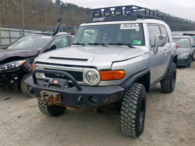 JTEBU11F870018905 - 2007 TOYOTA FJ CRUISER SILVER photo 2