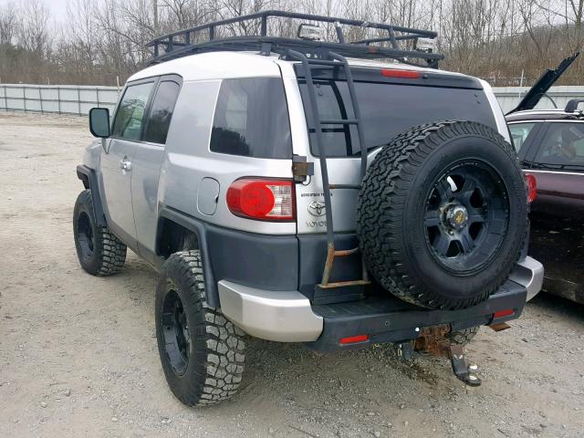 JTEBU11F870018905 - 2007 TOYOTA FJ CRUISER SILVER photo 3