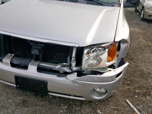 1GKDT13S952224220 - 2005 GMC ENVOY SILVER photo 9