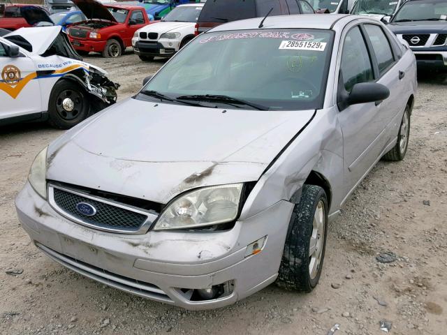 1FAHP34N07W199182 - 2007 FORD FOCUS ZX4 SILVER photo 2