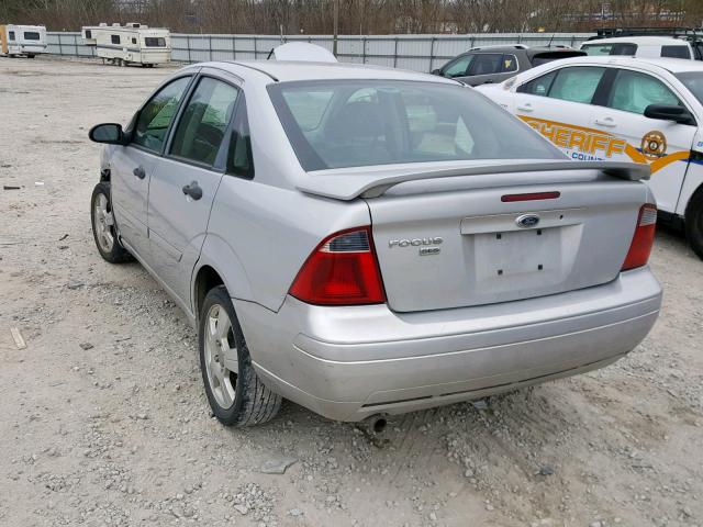 1FAHP34N07W199182 - 2007 FORD FOCUS ZX4 SILVER photo 3