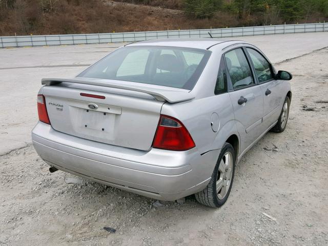 1FAHP34N07W199182 - 2007 FORD FOCUS ZX4 SILVER photo 4