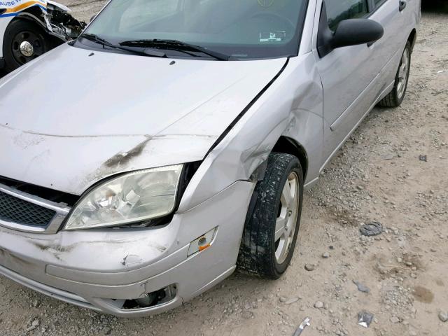 1FAHP34N07W199182 - 2007 FORD FOCUS ZX4 SILVER photo 9