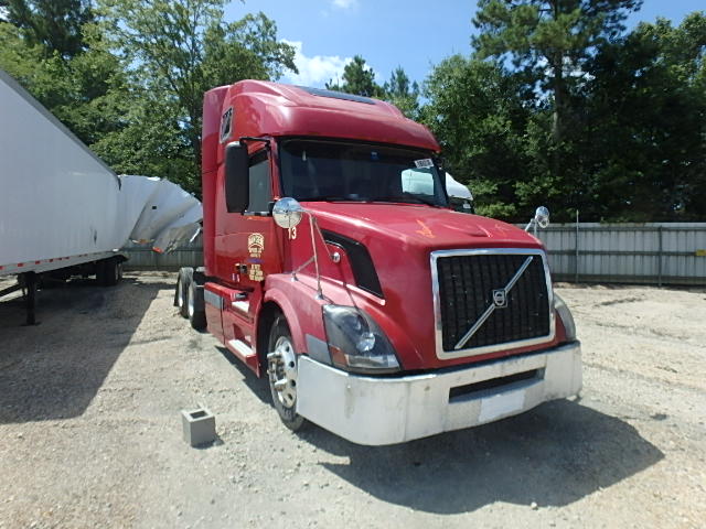 4V4NC9TJ05N398685 - 2005 VOLVO VN VNL RED photo 1