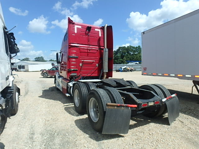 4V4NC9TJ05N398685 - 2005 VOLVO VN VNL RED photo 3