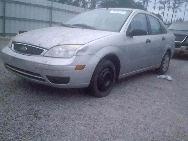 1FAFP34N05W110800 - 2005 FORD FOCUS ZX4 GRAY photo 2