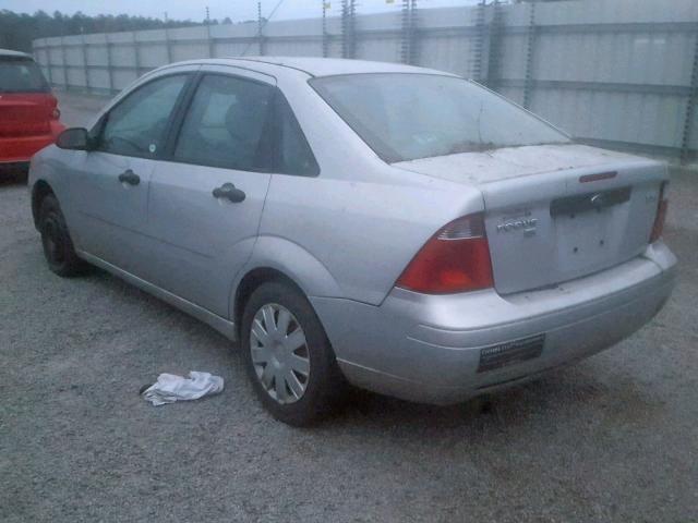 1FAFP34N05W110800 - 2005 FORD FOCUS ZX4 GRAY photo 3