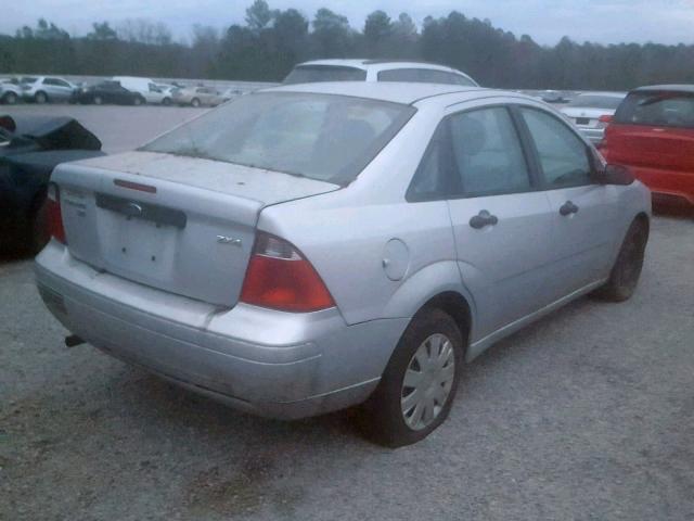 1FAFP34N05W110800 - 2005 FORD FOCUS ZX4 GRAY photo 4