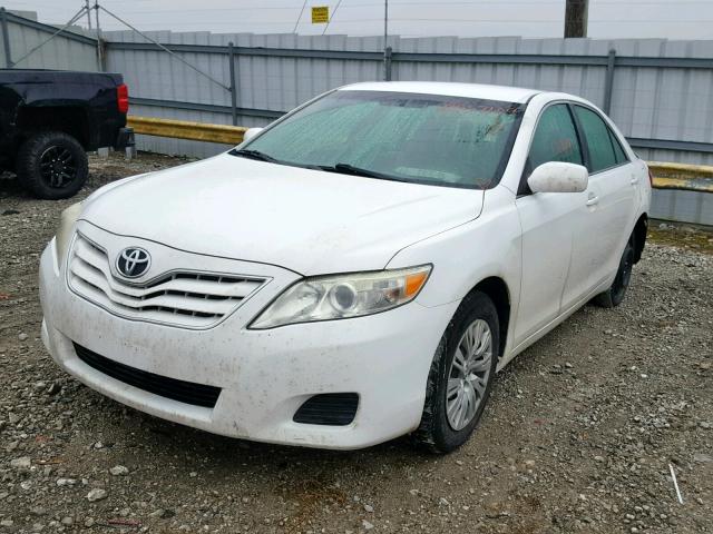 4T1BF3EK3AU554657 - 2010 TOYOTA CAMRY LE A WHITE photo 2