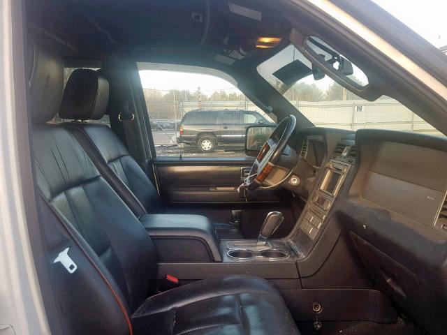 5LMFU28507LJ01650 - 2007 LINCOLN NAVIGATOR Ақ фото 5