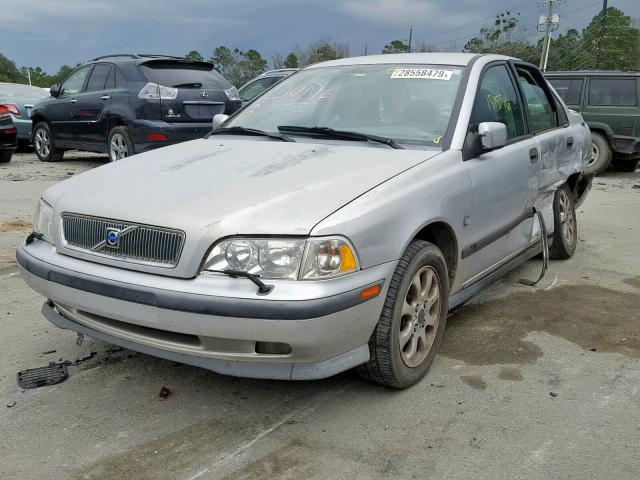 YV1VS2558YF444195 - 2000 VOLVO S40 SILVER photo 2