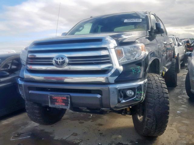 5TFAY5F14HX673662 - 2017 TOYOTA TUNDRA CRE BLACK photo 2