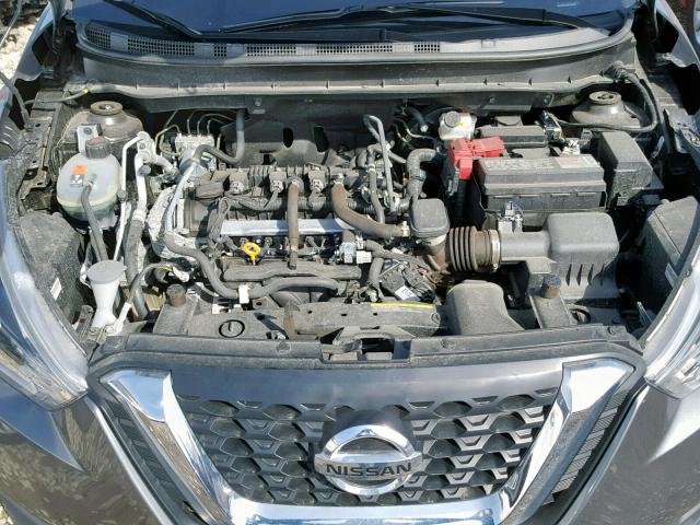 3N1CP5CU5JL504166 - 2018 NISSAN KICKS S GRAY photo 7