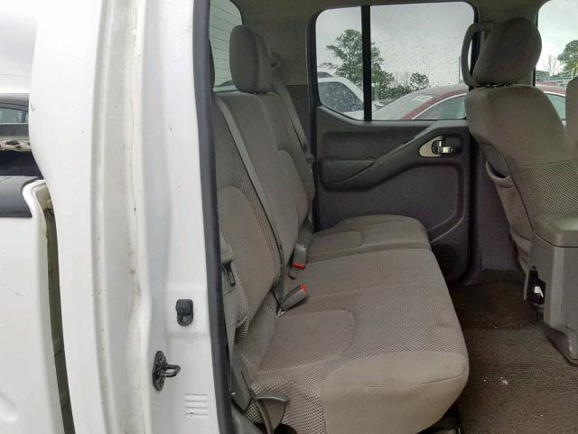 1N6AD07U48C411510 - 2008 NISSAN FRONTIER C WHITE photo 6