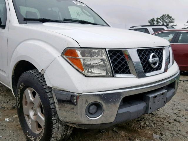 1N6AD07U48C411510 - 2008 NISSAN FRONTIER C WHITE photo 9