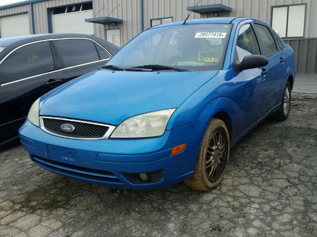 1FAHP34N67W145529 - 2007 FORD FOCUS ZX4 BLUE photo 2