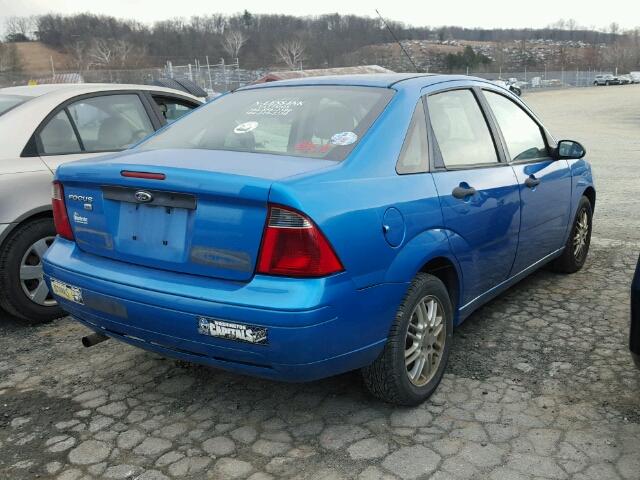 1FAHP34N67W145529 - 2007 FORD FOCUS ZX4 BLUE photo 4