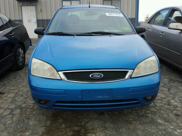 1FAHP34N67W145529 - 2007 FORD FOCUS ZX4 BLUE photo 9