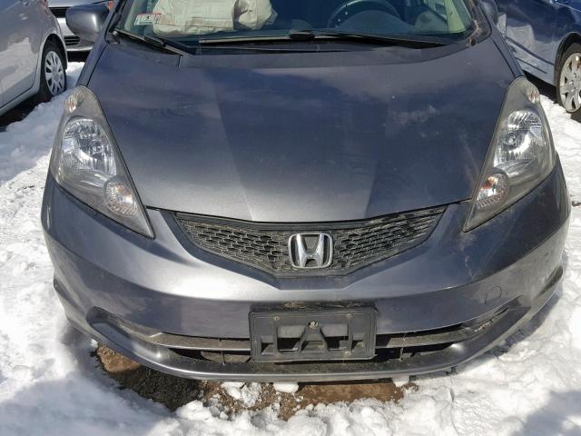 JHMGE8H32DC009850 - 2013 HONDA FIT GRAY photo 9