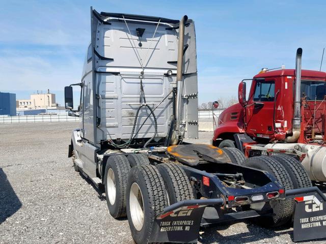 4V4NC9TGXDN136000 - 2013 VOLVO VN VNL SILVER photo 3