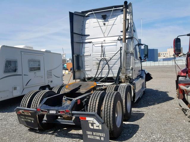 4V4NC9TGXDN136000 - 2013 VOLVO VN VNL SILVER photo 4