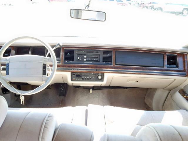 1LNLM82W1NY631216 - 1992 LINCOLN TOWN CAR S SILVER photo 9