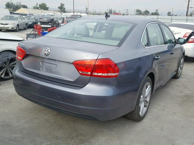 1VWBV7A33FC072861 - 2015 VOLKSWAGEN PASSAT SE GRAY photo 4