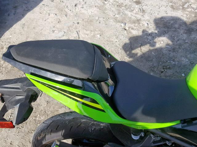 JKAEXKG11JDA14122 - 2018 KAWASAKI EX400 GREEN photo 6